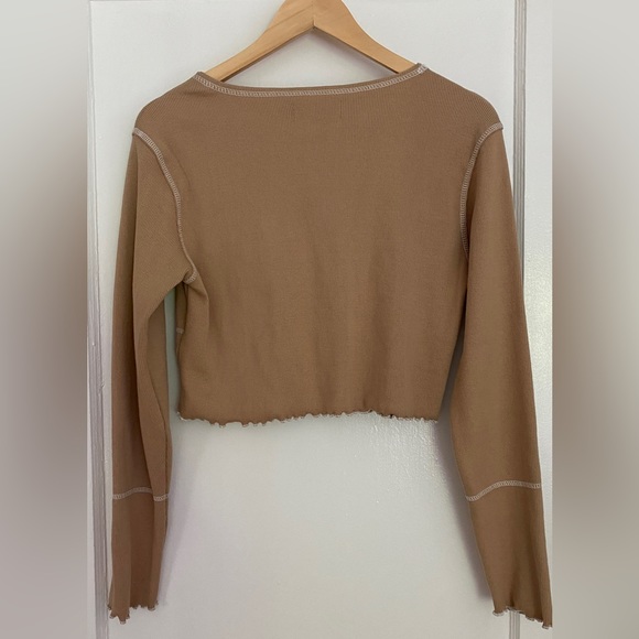 ASOS / Daisy Street long sleeve crop top in camel with exposed stitching - Picture 4 of 4